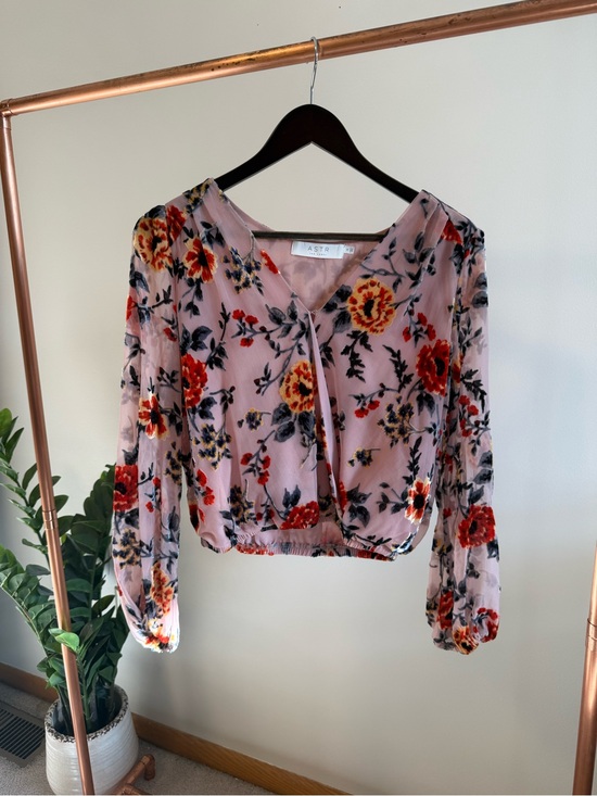 Astr Tops - Astr Pink Floral V-Neck Cropped Blouse